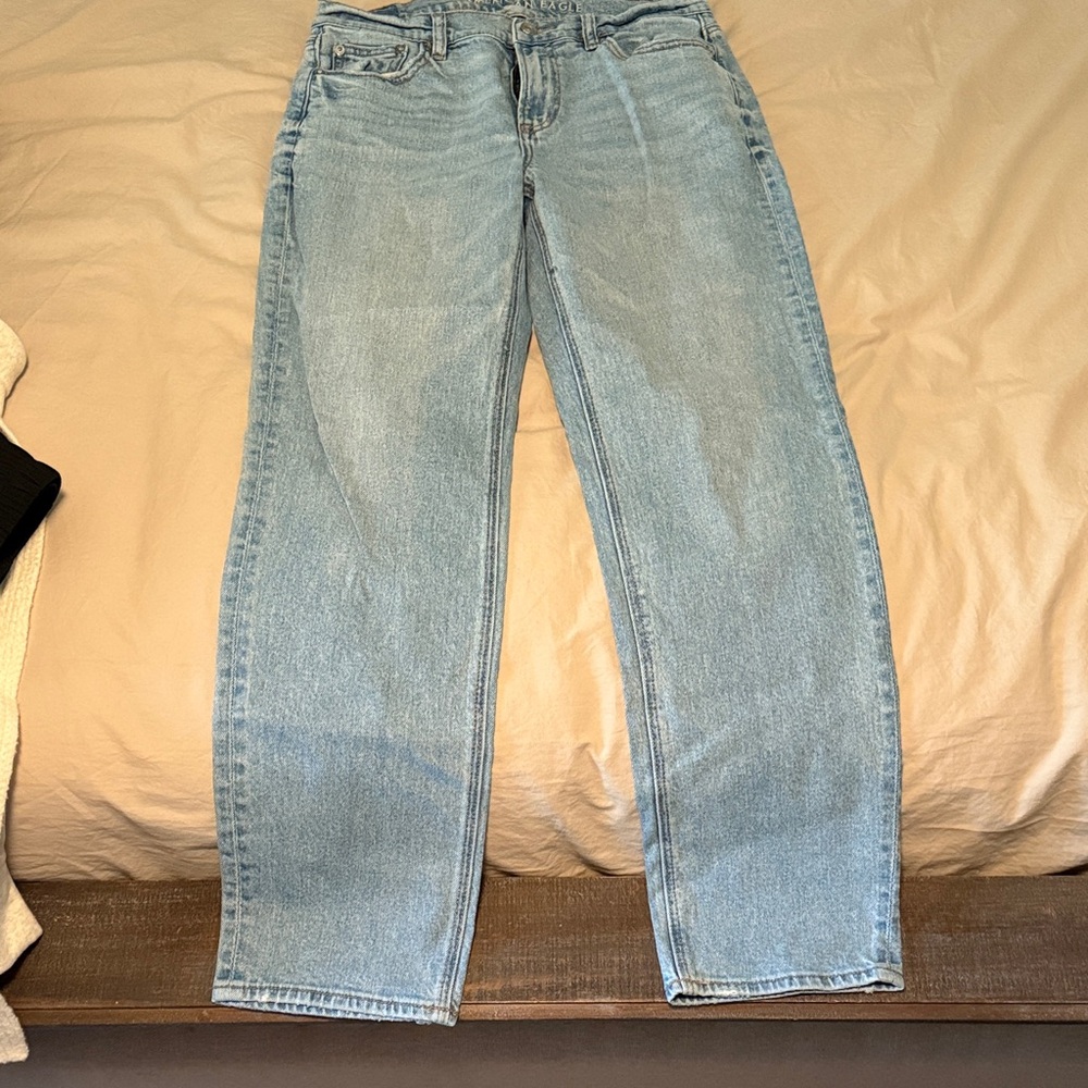American Eagle Outfitters Light Wash Straight-Leg Jeans